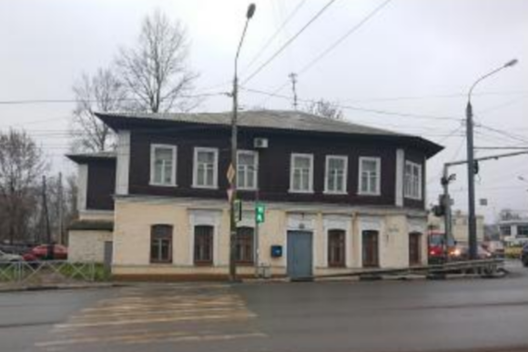 Вид на историческое здание со стороны улицы Наумова Вид на историческое здание со стороны улицы Наумова