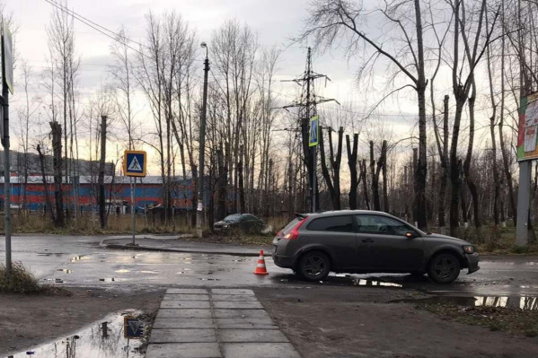 Машина наехала на женщину утром — водитель не затормозил на пешеходном переходе Машина наехала на женщину утром — водитель не затормозил на пешеходном переходе