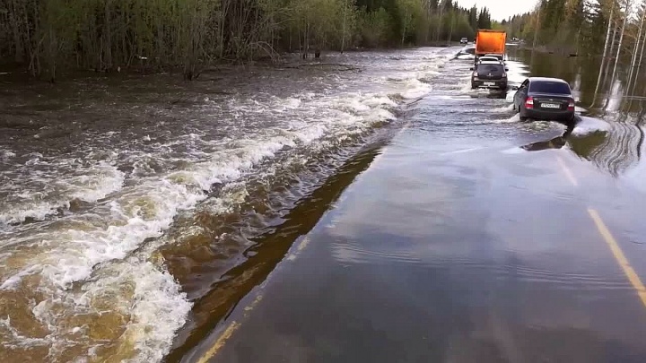 В Прикамье из-за паводка закрыли часть трассы Соликамск — Чердынь