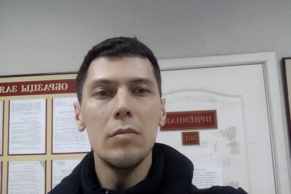 Владислав Постников подал иски в два районных суда Владислав Постников подал иски в два районных суда