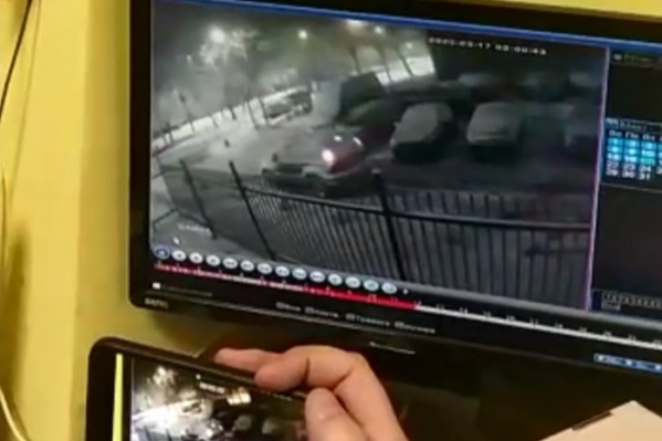 Момент угона сняли камеры наблюдения: в этом кадре Honda уже под управлением похитителя Момент угона сняли камеры наблюдения: в этом кадре Honda уже под управлением похитителя