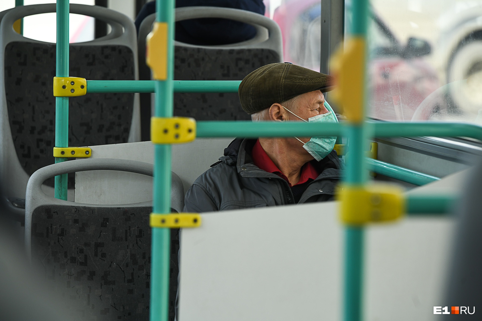 Жителей Тольятти обязали носить маски в общественном транспорте