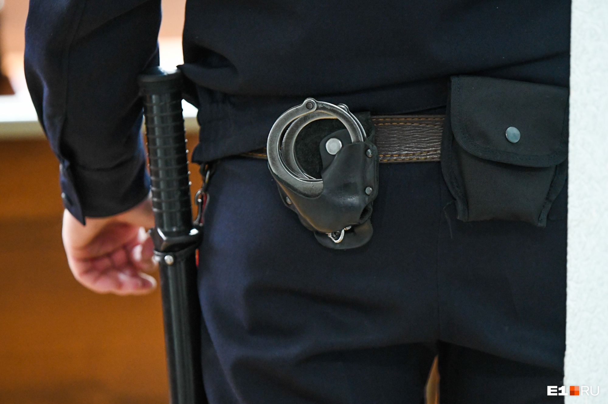 В Екатеринбурге сотруднице полиции оплачивали коммуналку, чтобы она закрывала глаза на нарушения