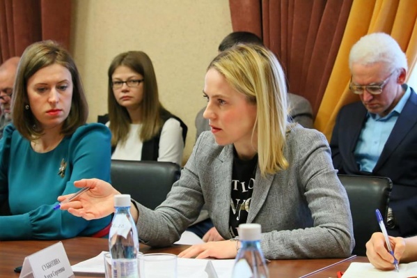 Помимо депутатской деятельности Алеся Субботина активно занимается защитой экологии. Недавно вместе с общественниками она выступала на совещании, посвящённом <a href="https://74.ru/text/gorod/66492343/" target="_blank" class="_">застройке городского бора</a> Помимо депутатской деятельности Алеся Субботина активно занимается защитой экологии. Недавно вместе с общественниками она выступала на совещании, посвящённом <a href="https://74.ru/text/gorod/66492343/" target="_blank" class="_">застройке городского бора</a>