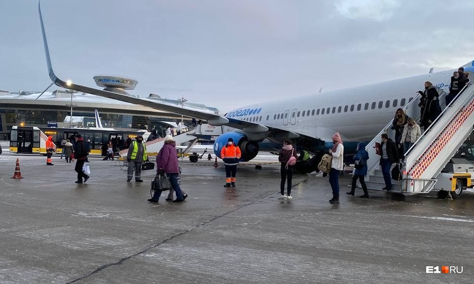 Рейс «Победы» из Кольцово в Москву задержали из-за беременной ковид-диссидентки
