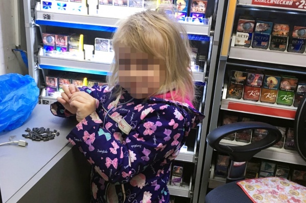 Девочку нашли одну на ЧМЗ Девочку нашли одну на ЧМЗ