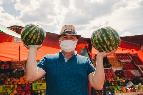 Это ранние арбузы из Казахстана, которые продаются в оптово-розничном центре «ЮГ», что находится на улице Федюнинского Это ранние арбузы из Казахстана, которые продаются в оптово-розничном центре «ЮГ», что находится на улице Федюнинского