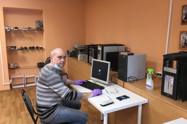 Эти папы берут и помогают нуждающимся! Эти папы берут и помогают нуждающимся!