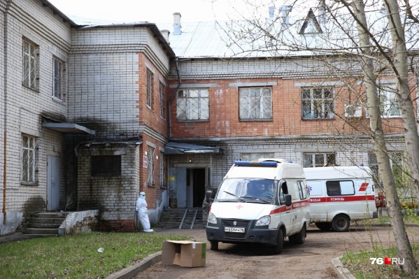 Ярославская ЦРБ ответила на обвинения в том, что родные долго не могут получить тела умерших Ярославская ЦРБ ответила на обвинения в том, что родные долго не могут получить тела умерших