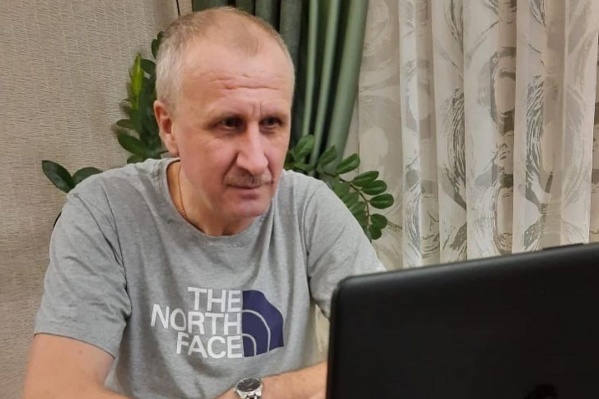 До Виктора Ермишкина на удаленный режим работы из-за контакта с заболевшим переходил губернатор Вадим Шумков До Виктора Ермишкина на удаленный режим работы из-за контакта с заболевшим переходил губернатор Вадим Шумков