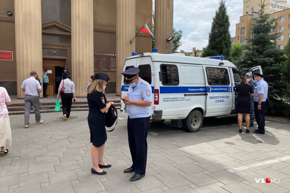 Сотрудников 11 судов попросили на выход Сотрудников 11 судов попросили на выход 