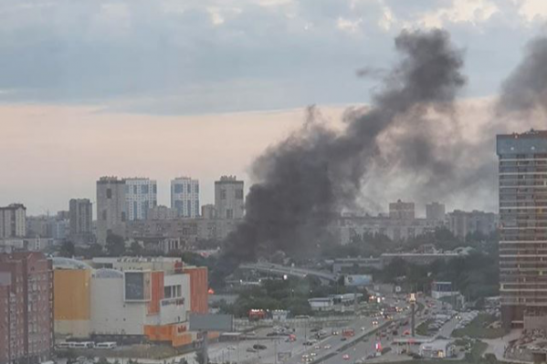 Пожар начался около 9 часов вечера Пожар начался около 9 часов вечера