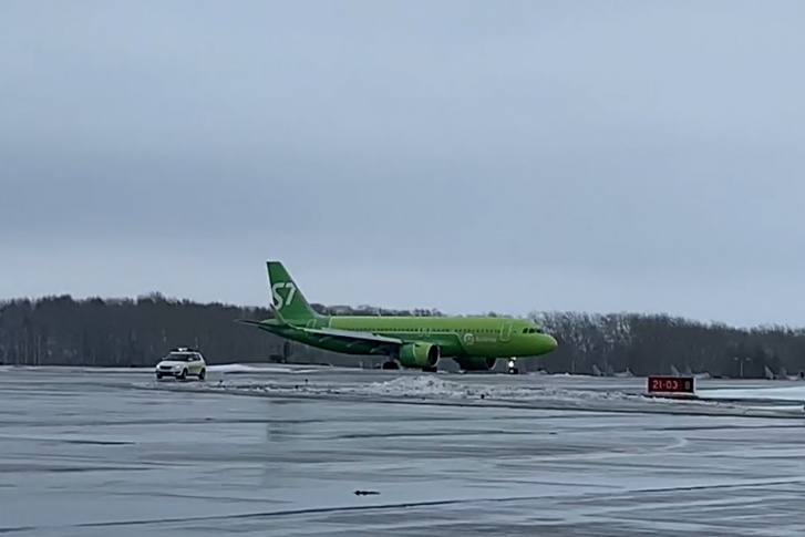 Самолет приземлился в Перми 3 марта около 12:30 Самолет приземлился в Перми 3 марта около 12:30
