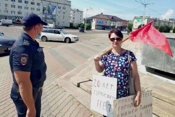 Женщина выступила против «обнуления» и поддержала хабаровчан Женщина выступила против «обнуления» и поддержала хабаровчан