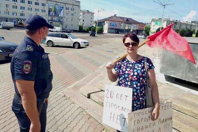 Женщина выступила против «обнуления» и поддержала хабаровчан Женщина выступила против «обнуления» и поддержала хабаровчан