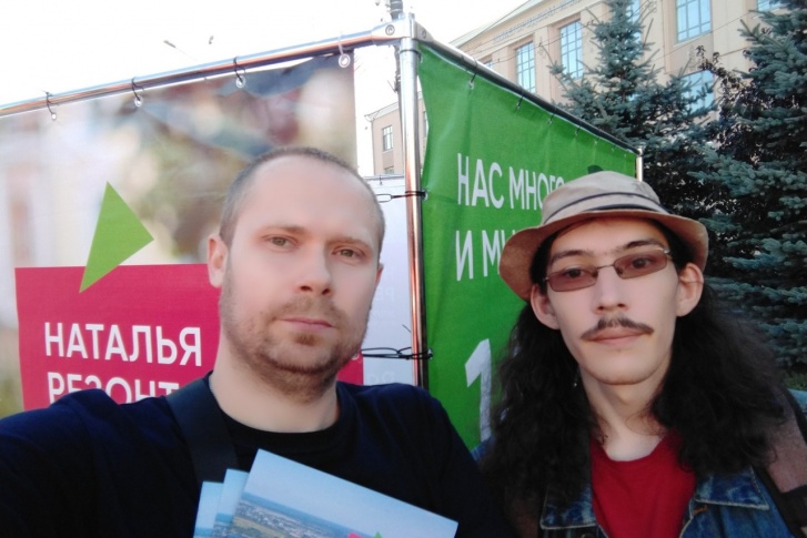 Михаил (слева) активно участвует в жизни Нижнего Новгорода и даже пытался стать депутатом гордумы Михаил (слева) активно участвует в жизни Нижнего Новгорода и даже пытался стать депутатом гордумы