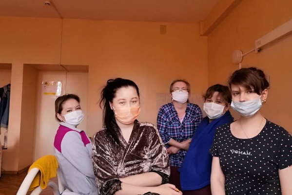В палате, где лежит Рамиля, пятеро человек В палате, где лежит Рамиля, пятеро человек