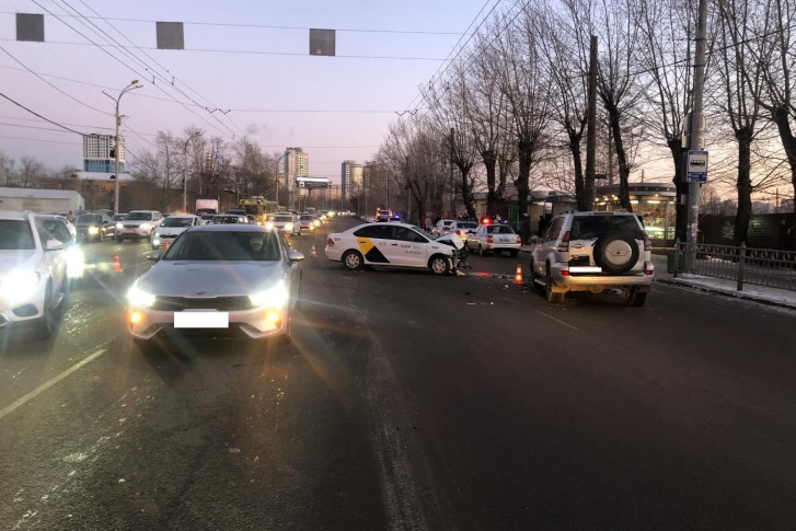 В результате аварии травму получила пассажирка Volkswagen В результате аварии травму получила пассажирка Volkswagen