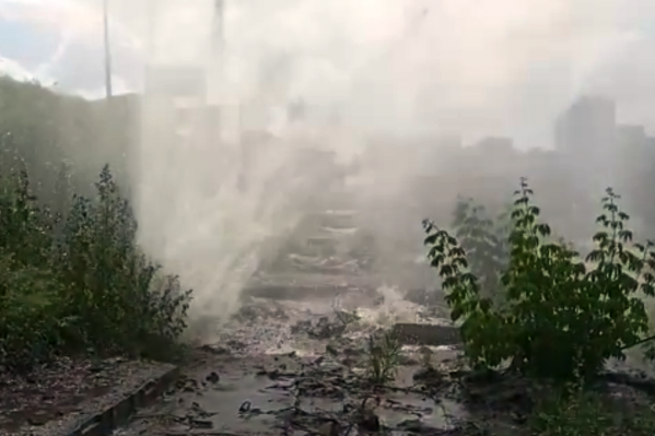 Вода била фонтаном Вода била фонтаном