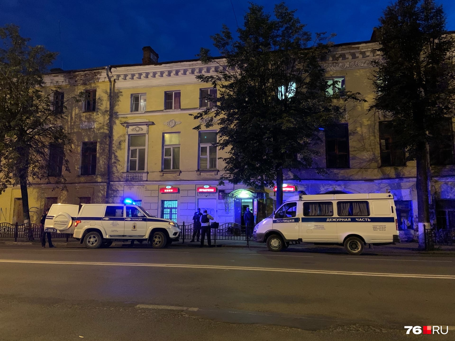 «Напал на продавца с ножом»: в центре Ярославля ограбили продуктовый магазин