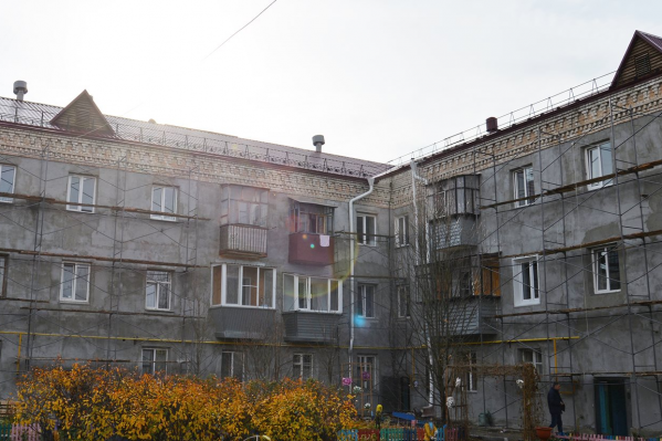 Ремонты фасадов домов в Кургане начались по поручению губернатора Вадима Шумкова Ремонты фасадов домов в Кургане начались по поручению губернатора Вадима Шумкова