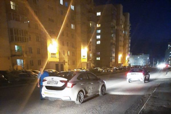 Сотрудники ГИБДД выясняют причины и обстоятельства ДТП Сотрудники ГИБДД выясняют причины и обстоятельства ДТП