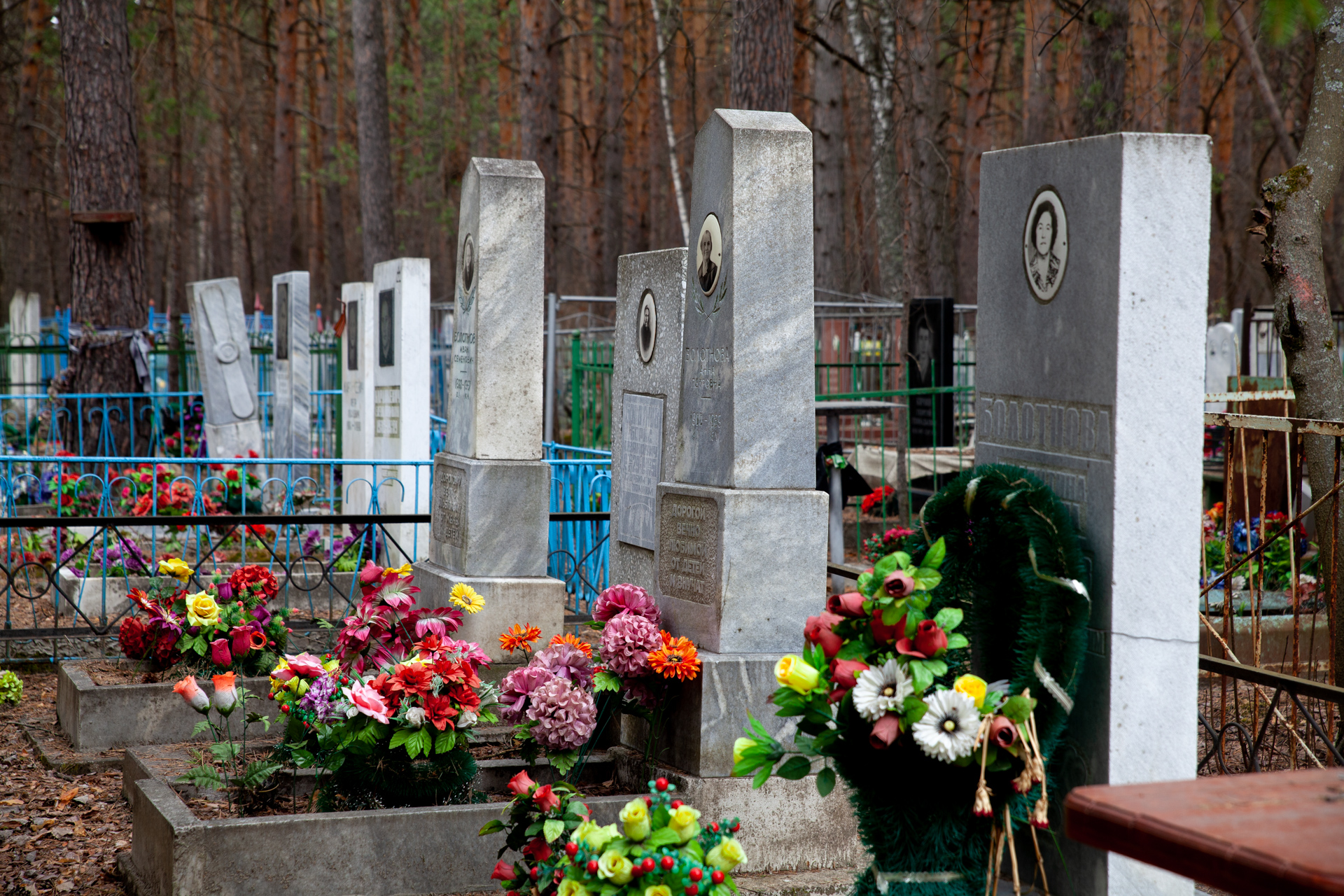 «Хоронили маму в масках и на пионерском расстоянии друг от друга» «Хоронили маму в масках и на пионерском расстоянии друг от друга»