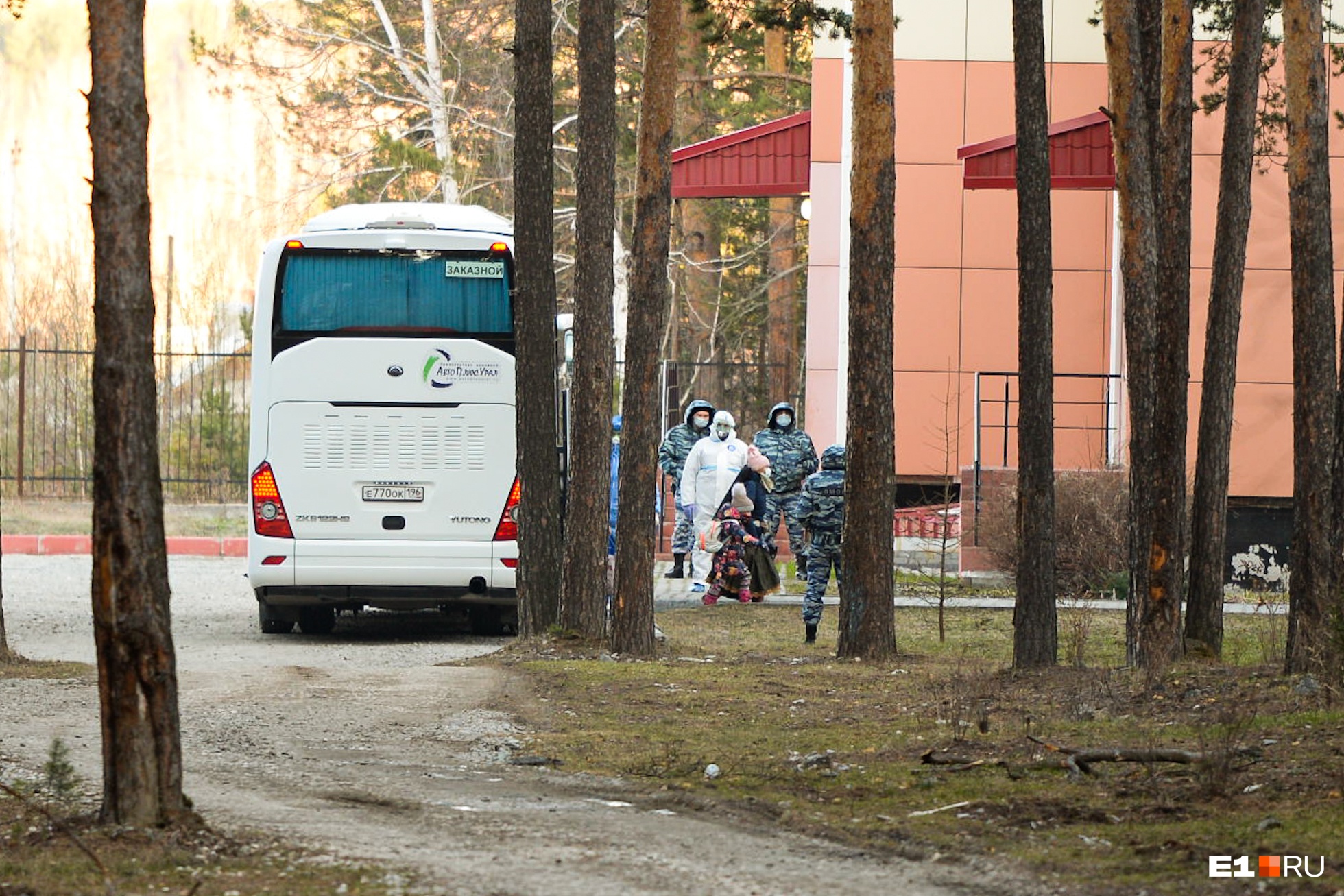 Екатеринбуржцев с коронавирусом после больницы будут отвозить на базу отдыха за городом