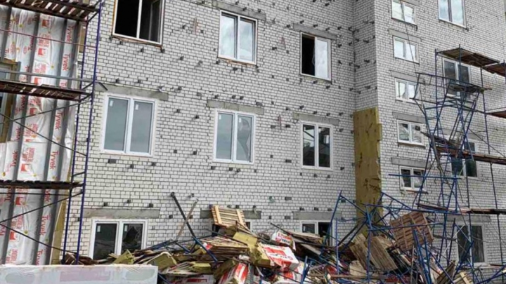 Семь рабочих сорвались с высоты на стройке в Приокском районе