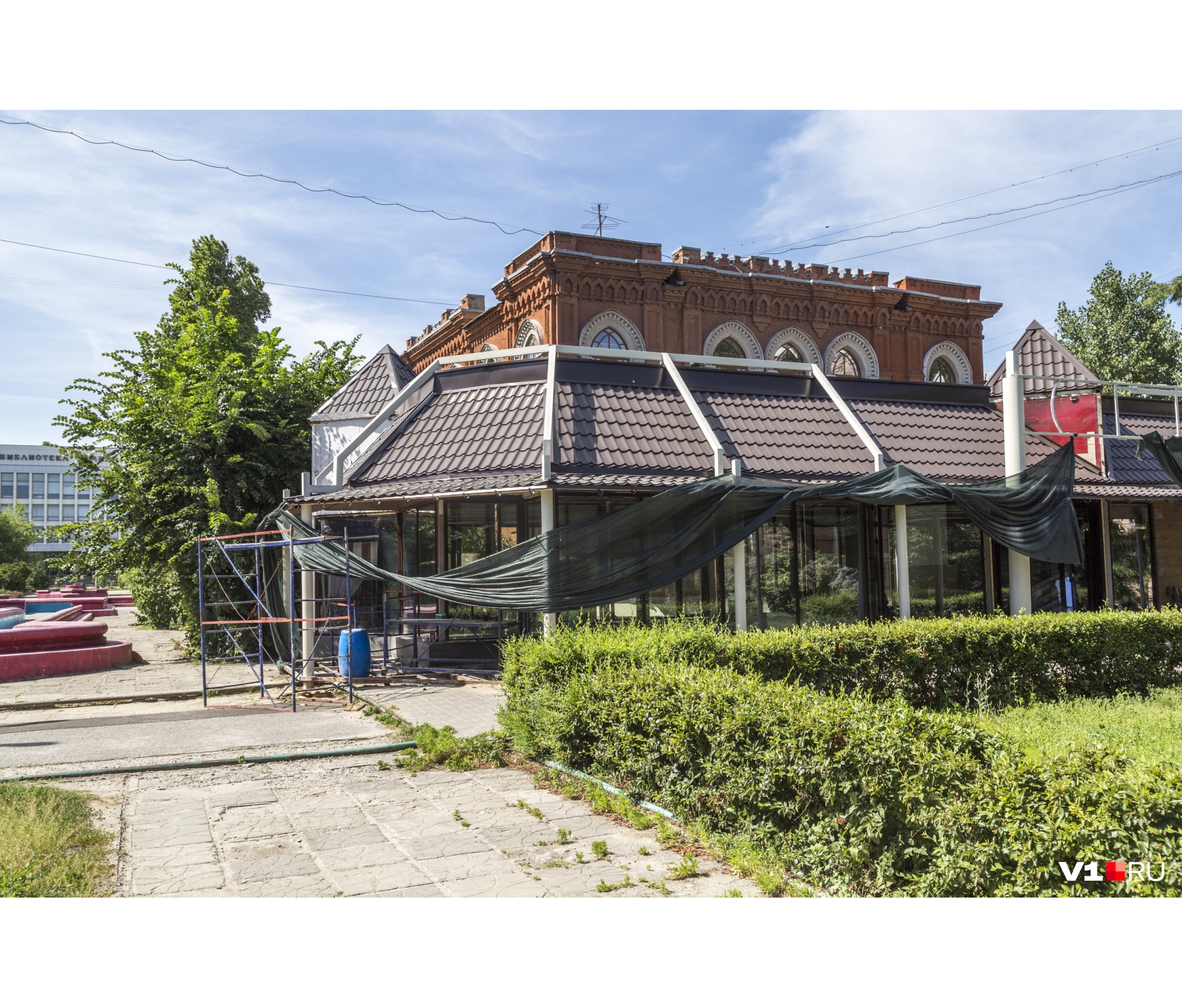 «Бизнес-интересы у нас в приоритете»: в Волгограде растущее кафе закрыло бывшую синагогу