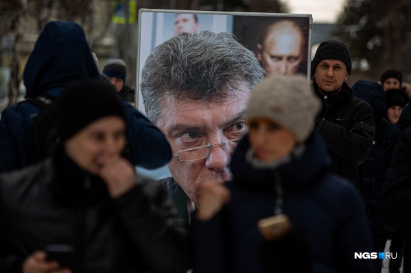 Акцию в память убитого в Москве политика Бориса Немцова в Новосибирске провели уже в пятый раз Акцию в память убитого в Москве политика Бориса Немцова в Новосибирске провели уже в пятый раз