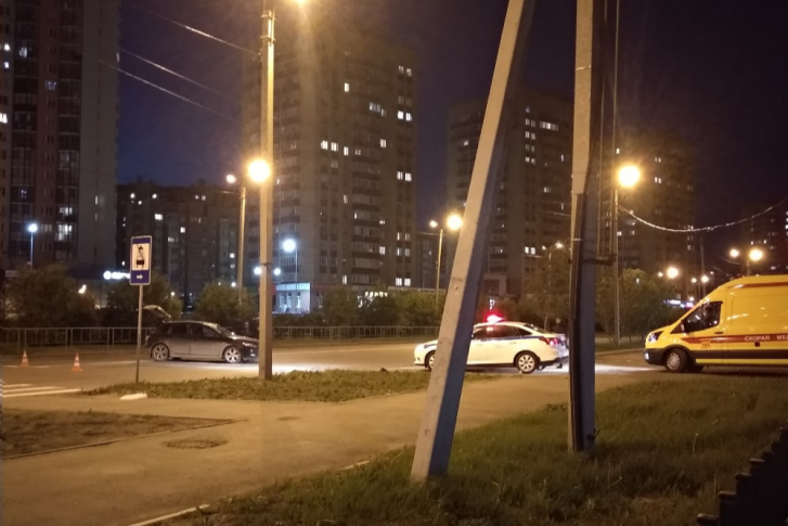 Мужчина проехал на красный Мужчина проехал на красный