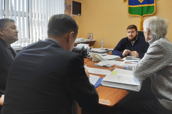 Павел Краснов — во главе стола Павел Краснов — во главе стола
