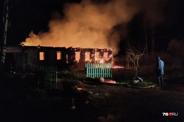 Огонь занялся на крыше Огонь занялся на крыше
