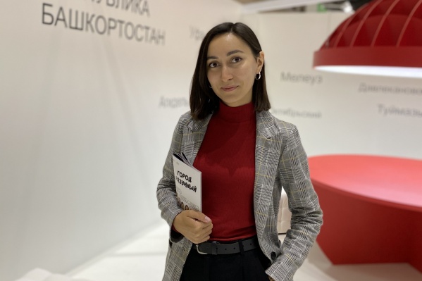 Эльмира работает архитектором Эльмира работает архитектором