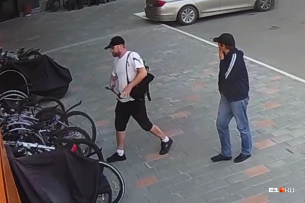 Воры дождались, когда охранники уйдут на обход Воры дождались, когда охранники уйдут на обход