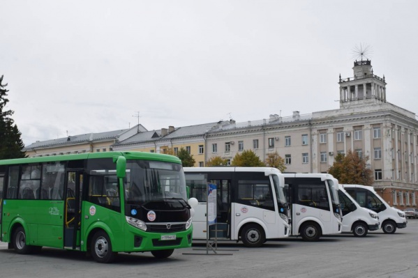Перевозчик представил два типа автобусов Перевозчик представил два типа автобусов
