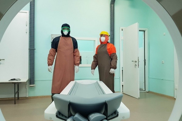 Изменения в легких могут происходить у пациента и при отсутствии клинических проявлений коронавируса. КТ-обследование выявляет их на ранней стадии, сразу показывая на снимках характерный симптом коронавирусной инфекции — «эффект матового стекла» Изменения в легких могут происходить у пациента и при отсутствии клинических проявлений коронавируса. КТ-обследование выявляет их на ранней стадии, сразу показывая на снимках характерный симптом коронавирусной инфекции — «эффект матового стекла»