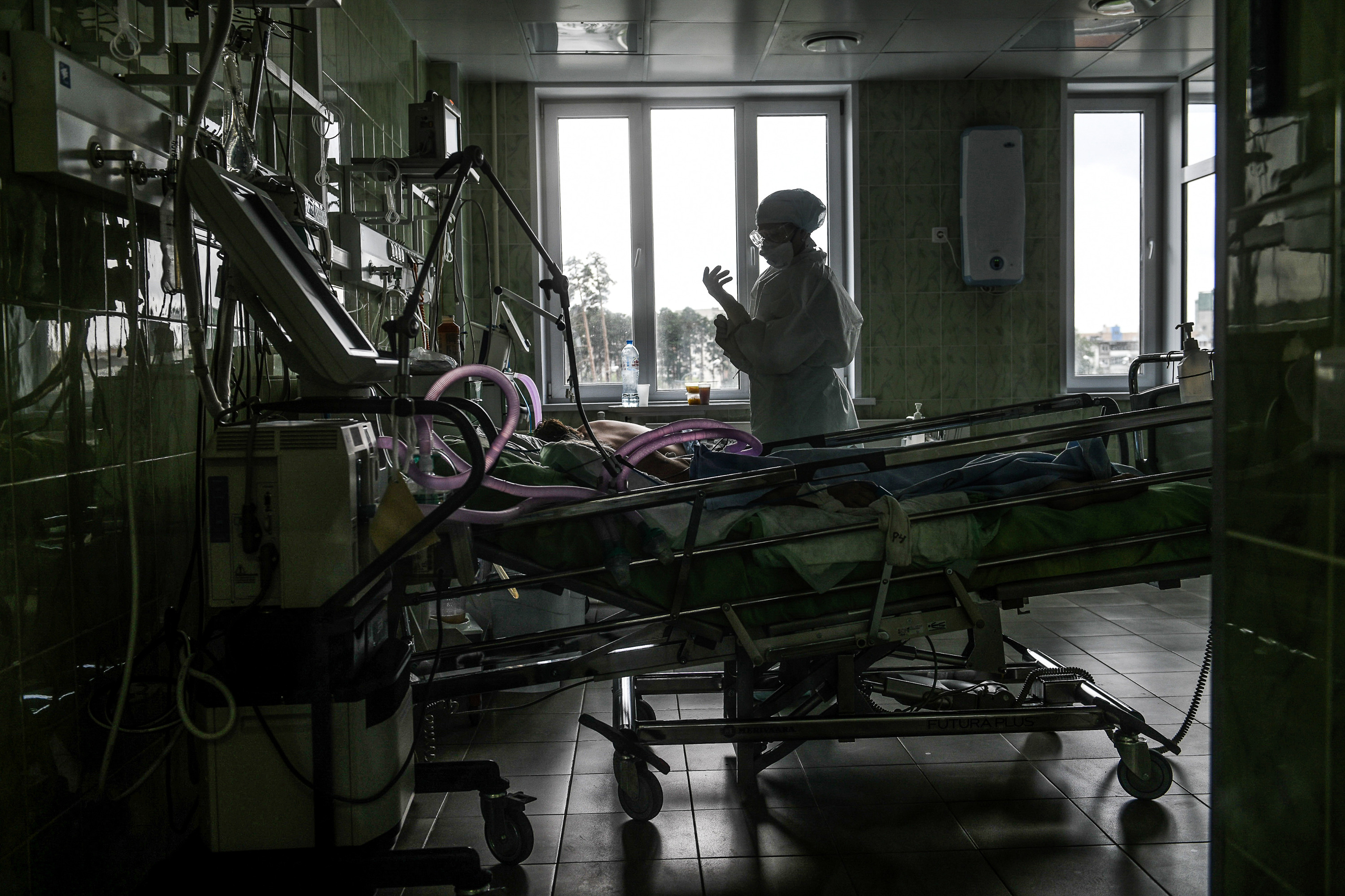 За месяц в Свердловской области более двух тысяч человек скончались от коронавируса