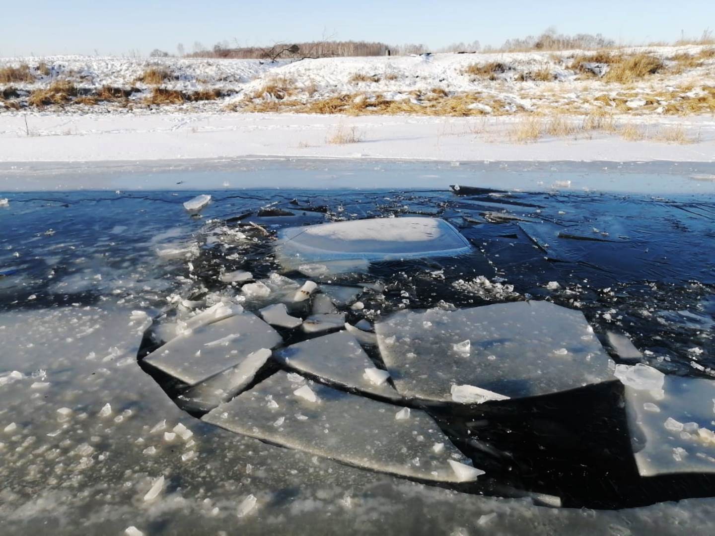 В Тюкалинском районе под лед провалилась «Нива» — водитель погиб
