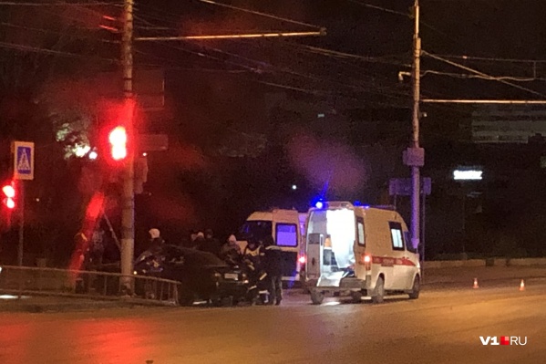 На месте ЧП работали полиция, спасатели, пожарные и скорая помощь На месте ЧП работали полиция, спасатели, пожарные и скорая помощь