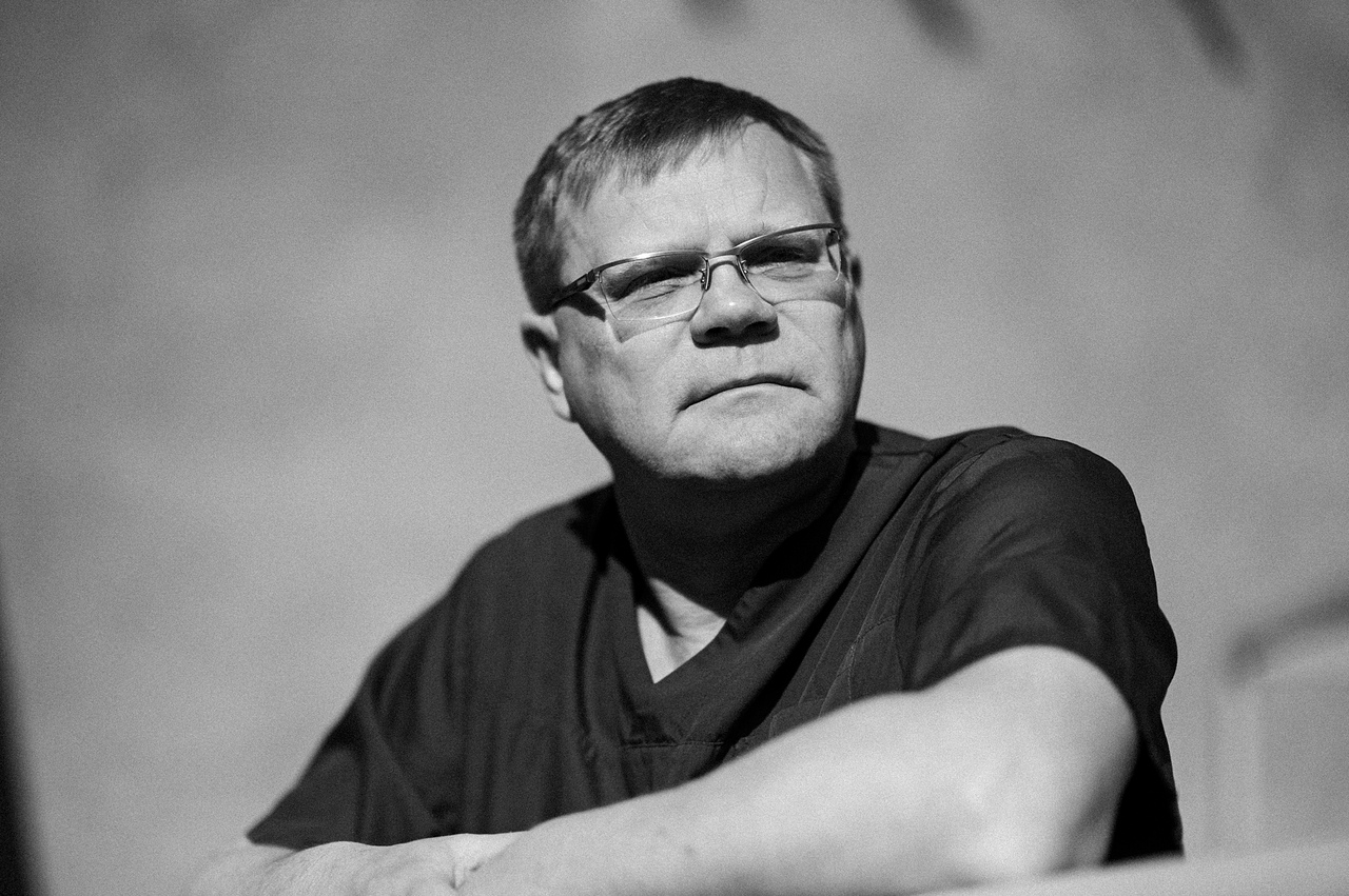 Заведующий травматолого-ортопедическим отделением № 2 (специализирующегося на эндопротезировании тазобедренного сустава и лечении осложнений после эндопротезирования) Виктор Кузин Заведующий травматолого-ортопедическим отделением № 2 (специализирующегося на эндопротезировании тазобедренного сустава и лечении осложнений после эндопротезирования) Виктор Кузин