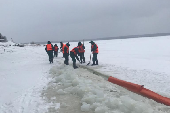 В районе Красноярска нефтепродукты появлялись на Енисее у нефтебазы и речпорта В районе Красноярска нефтепродукты появлялись на Енисее у нефтебазы и речпорта 