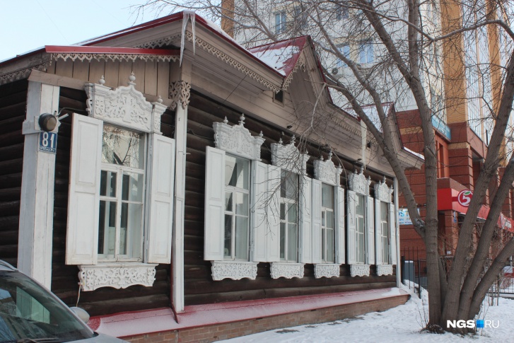 Деревянный дом на Максима Горького считается типичным образцом деревянной архитектуры Новосибирска начала 20 века