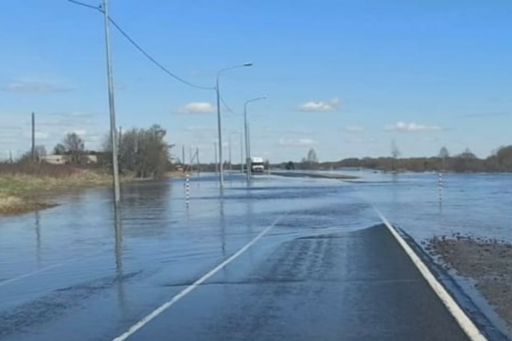 Из-за подъема воды в реке Вага <a href="https://29.ru/text/transport/69251608/" target="_blank" class="_">подтоплен участок федеральной автомобильной дороги М-8</a> в районе деревни Семёновская Из-за подъема воды в реке Вага <a href="https://29.ru/text/transport/69251608/" target="_blank" class="_">подтоплен участок федеральной автомобильной дороги М-8</a> в районе деревни Семёновская