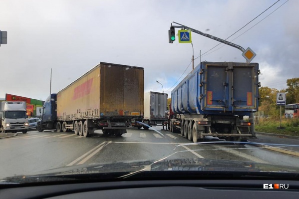 На месте ДТП образовалась пробка На месте ДТП образовалась пробка
