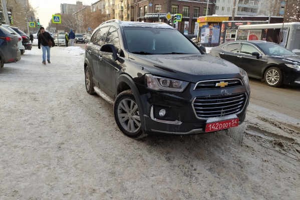 Кроссовер Chevrolet Captiva с дипномерами Кроссовер Chevrolet Captiva с дипномерами