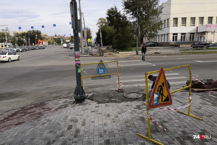 В мэрии Челябинска ответили на претензии по ремонту перекрёстка, где рабочий напал на роллера