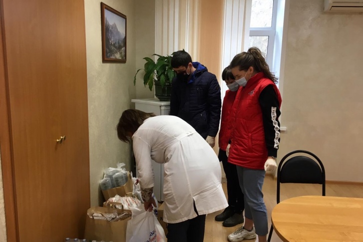 Еду оставили в приёмном отделении Еду оставили в приёмном отделении