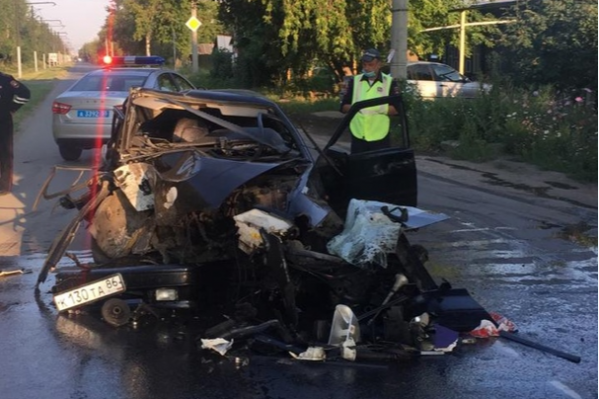 Машина превратилась в груду металла Машина превратилась в груду металла
